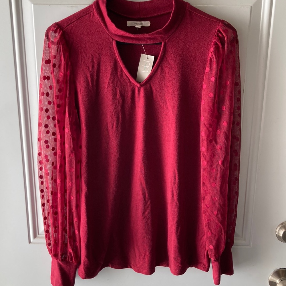 😍NWT: Burgundy polkadot sleeve sweater